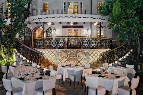 gianni's versace restaurant.